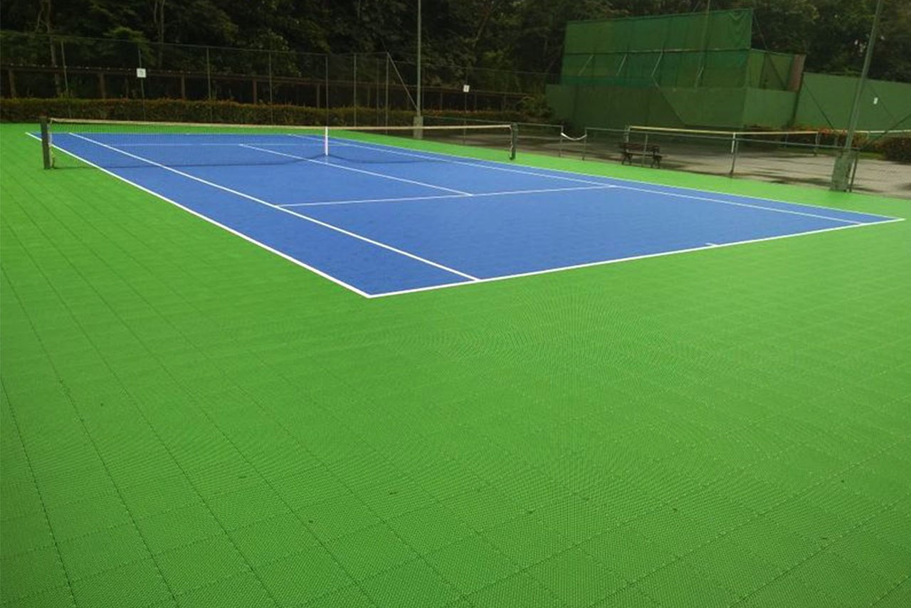 蓝色和绿色网球场